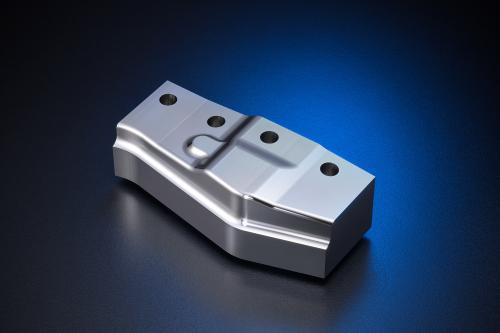 日立金属　冷間金型用鋼「ＳＬＤ－ｆ」の加工例
